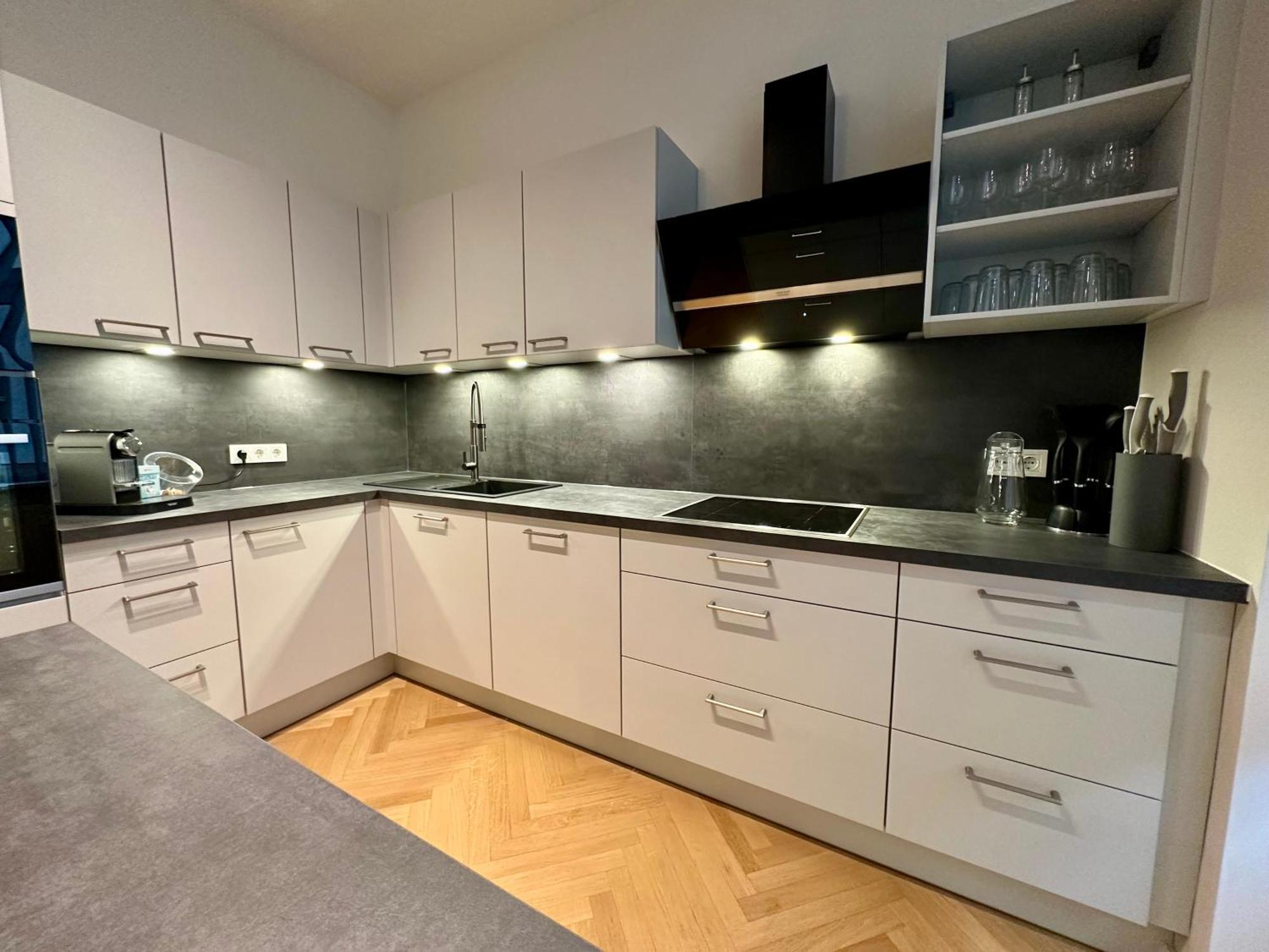 Belvedere Station Apartment